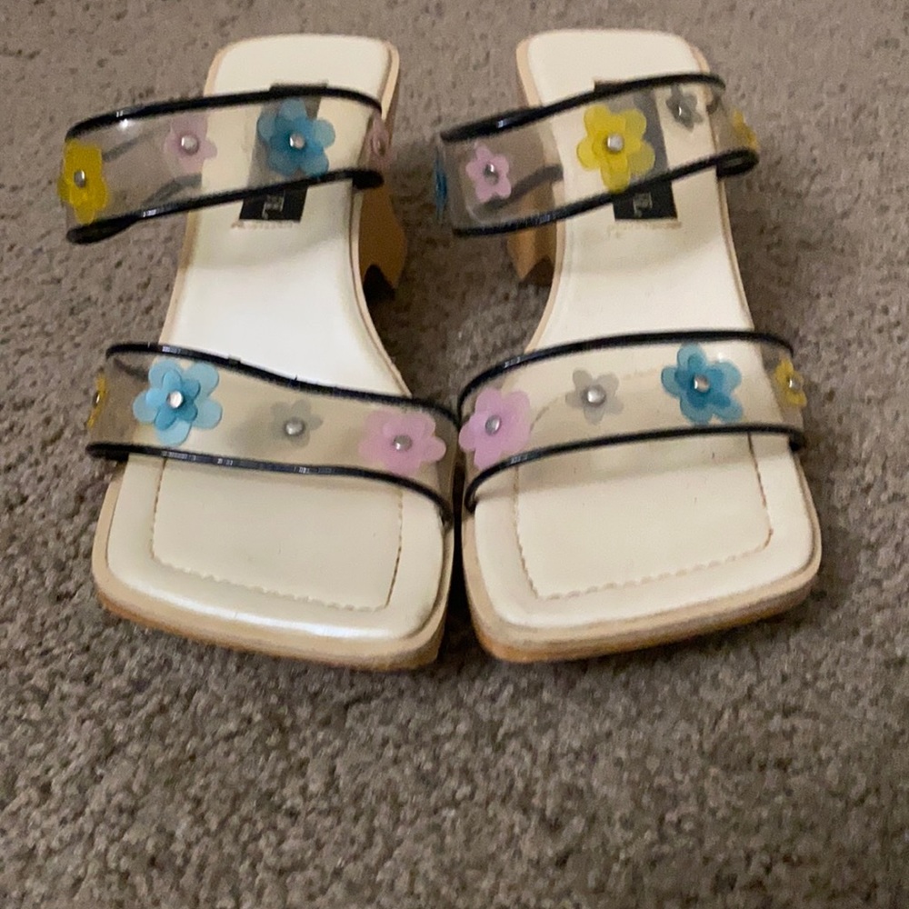 Funky flower sandals size 6